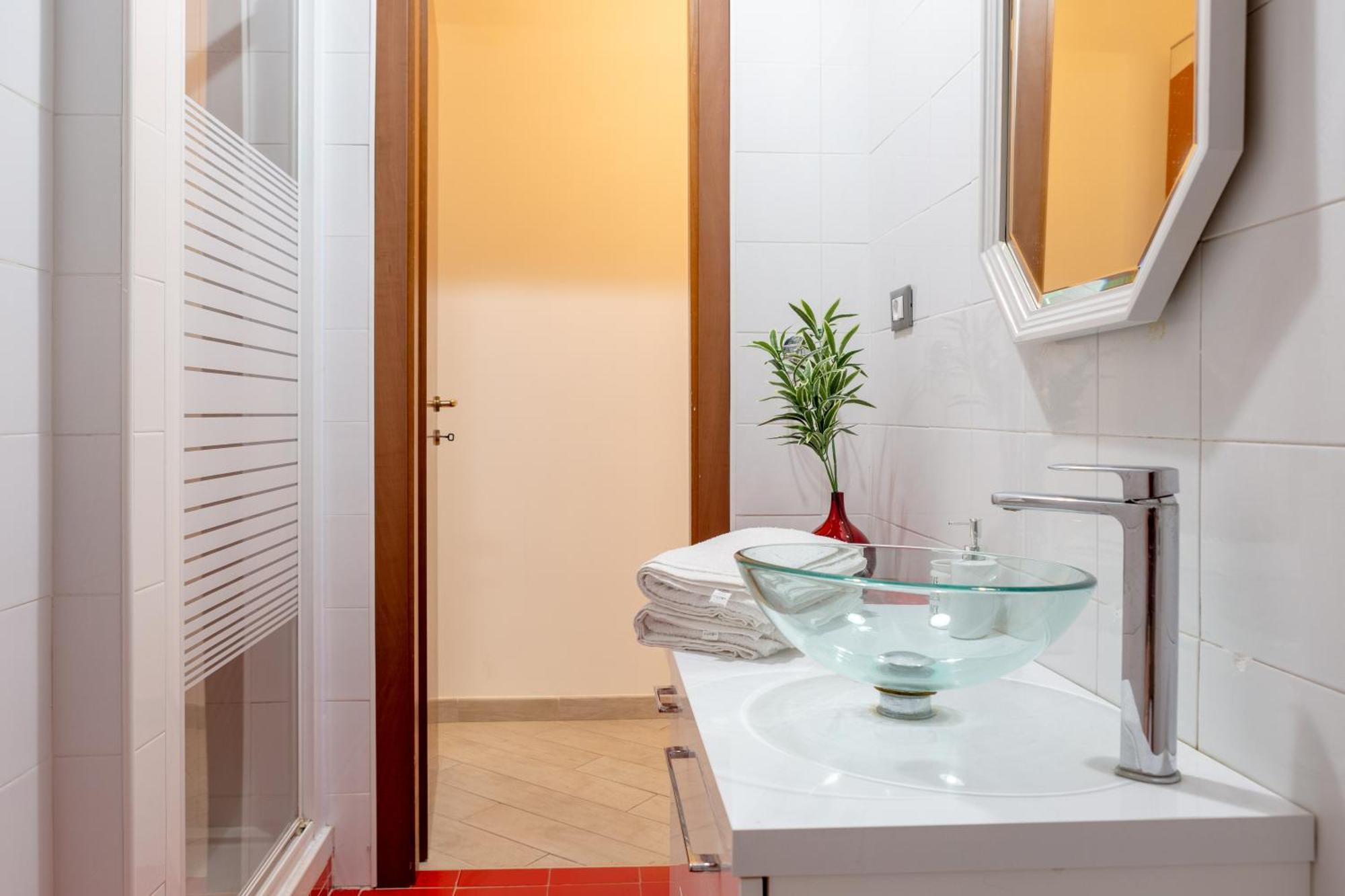 Stanza Comoda E Silenziosa Con Bagno Privato E Area Lavoro E Relax โรม ภายนอก รูปภาพ